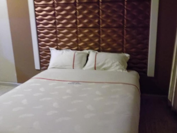 Imagen de la habitación del Hotel Freedom City. Foto 19