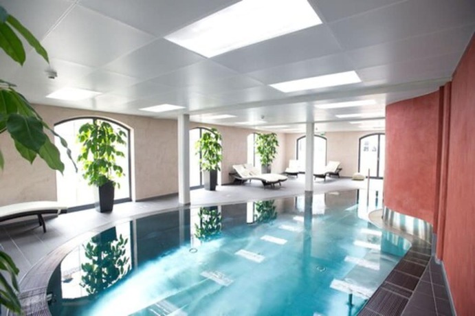 Imagen de la piscina del Hotel Freihof, Prichsenstadt. Foto 17