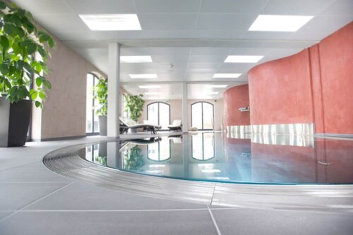 Imagen de la piscina del Hotel Freihof, Prichsenstadt. Foto 18