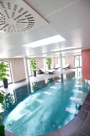 Imagen de la piscina del Hotel Freihof, Prichsenstadt. Foto 19