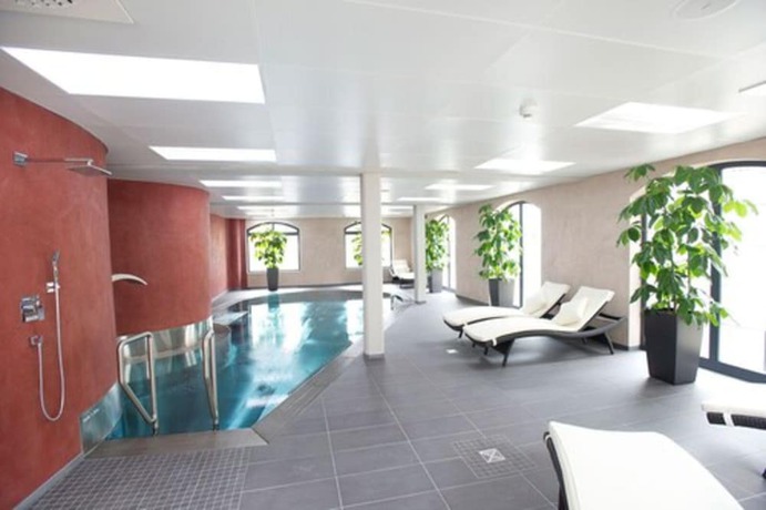 Imagen de la piscina del Hotel Freihof, Prichsenstadt. Foto 20