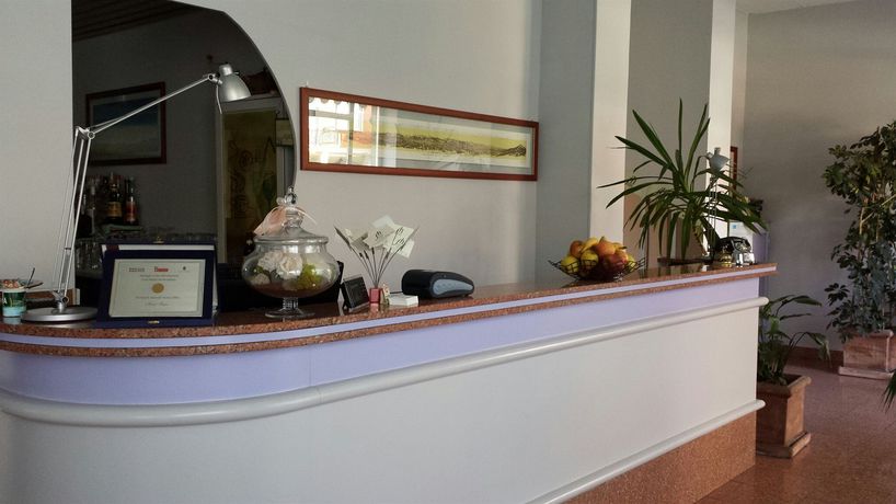 Imagen de la habitación del Hotel Frejus. Foto 6