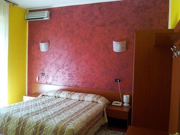 Imagen de los interiores del Hotel Frejus. Foto 8