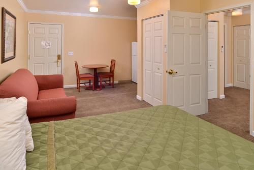 Imagen de la habitación del Hotel Fremont Inn. Foto 8