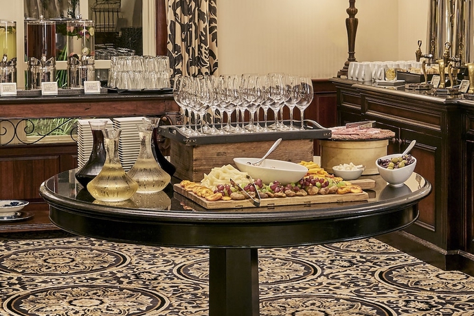 Imagen de los interiores del Hotel French Quarter Inn. Foto 18