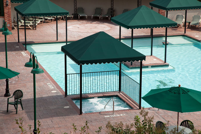 Imagen de los interiores del Hotel French Quarter Resort By Spinnaker Resorts. Foto 11