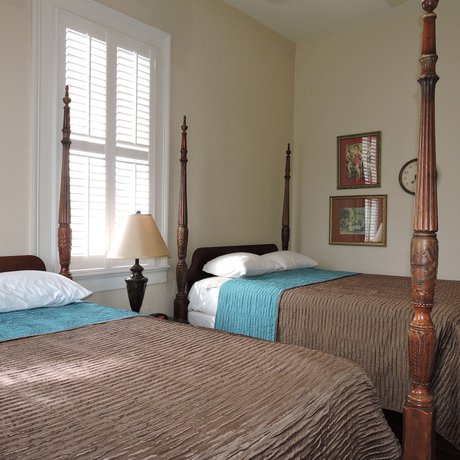Imagen de la habitación del Hotel French Quarter Suites. Foto 10