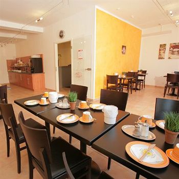 Imagen del bar/restaurante del Hotel Fresh Inn. Foto 2