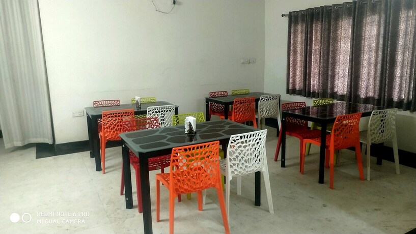 Imagen del bar/restaurante del Hotel Fresh Living Prime Banjara. Foto 17