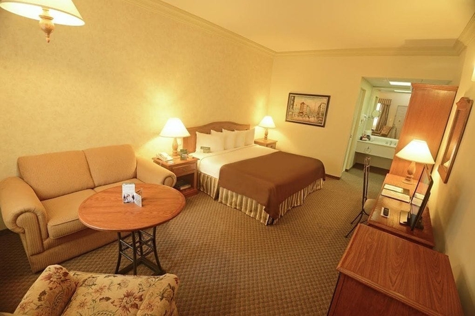 Imagen de la habitación del Hotel Fresno Galerías. Foto 7