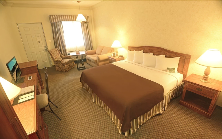 Imagen de la habitación del Hotel Fresno Galerías. Foto 8