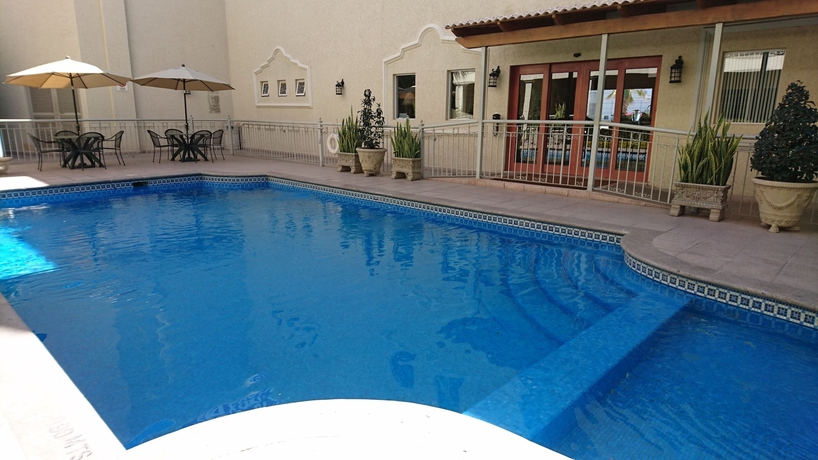 Imagen de la piscina del Hotel Fresno Galerías. Foto 19