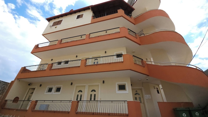 Imagen general del Hotel Friends House - Borsh. Foto 1
