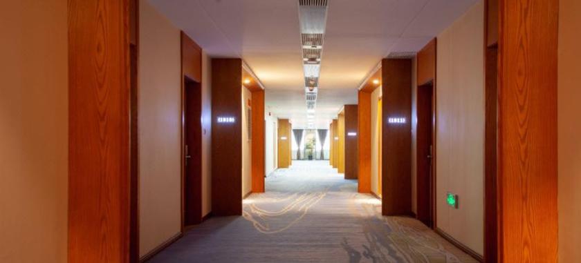 Imagen de los interiores del Hotel Friendship Convention Center. Foto 17