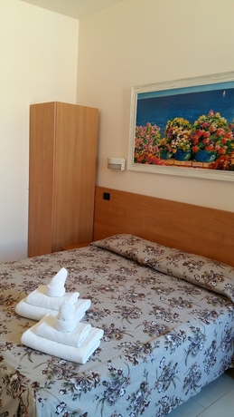 Imagen de la habitación del Hotel Friendship Place. Foto 5