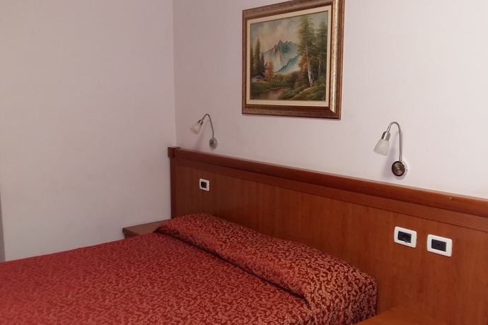 Imagen de la habitación del Hotel Friendship Place. Foto 14