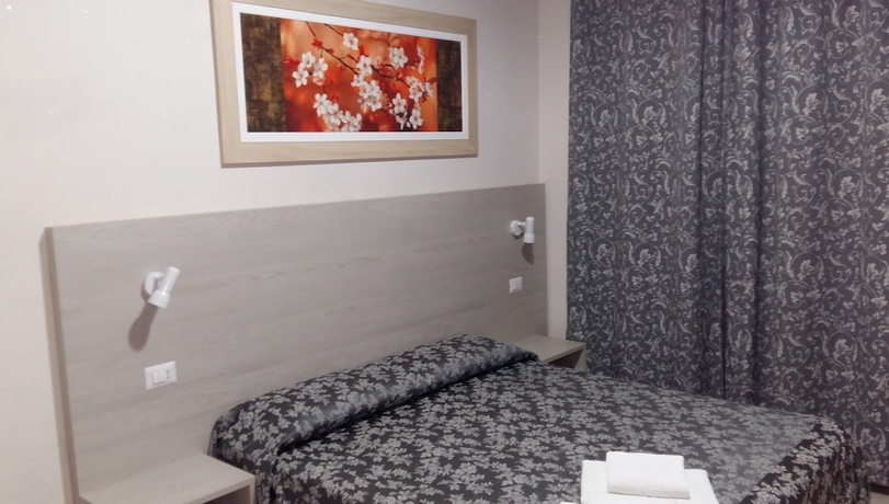 Imagen de la habitación del Hotel Friendship Place. Foto 16