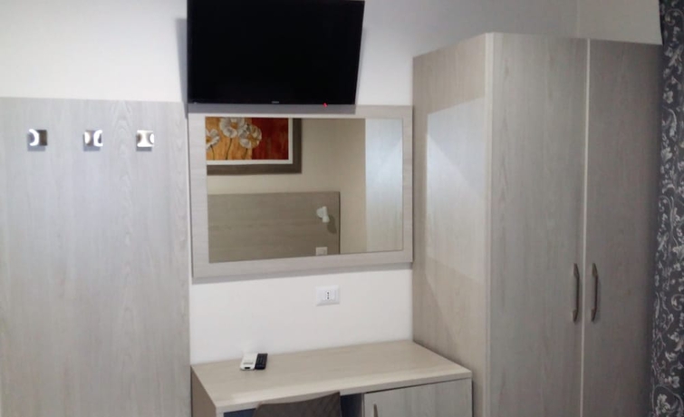 Imagen de la habitación del Hotel Friendship Place. Foto 18