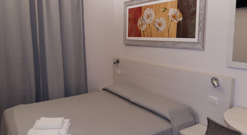 Imagen de la habitación del Hotel Friendship Place. Foto 19