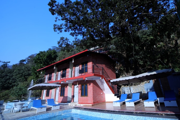 Imagen de la piscina del Hotel Friendz Adda Resort. Foto 14