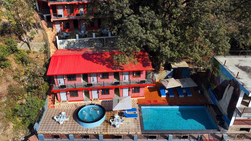 Imagen de la piscina del Hotel Friendz Adda Resort. Foto 17