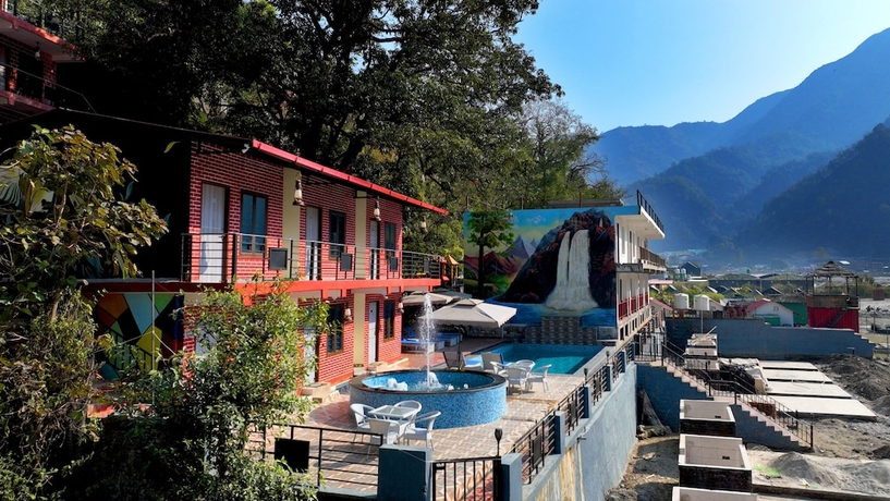 Imagen de la piscina del Hotel Friendz Adda Resort. Foto 19