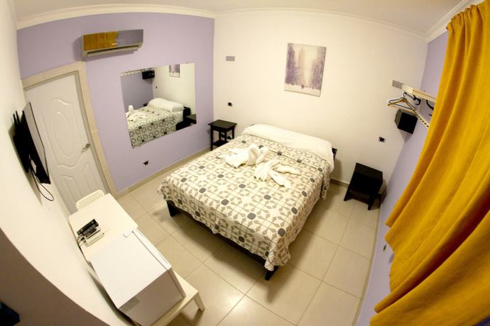 Imagen de la habitación del Hotel FrioHot. Foto 8