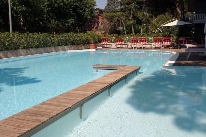 Imagen de la piscina del Hotel Friuli, Lignano Sabbiadoro. Foto 18
