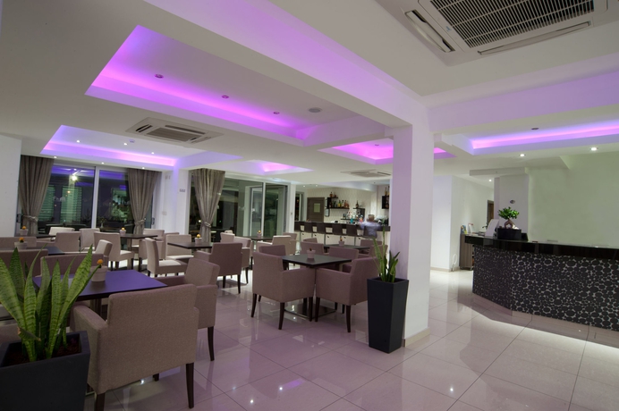 Imagen del bar/restaurante del Hotel Frixos Suites Apts. Foto 2
