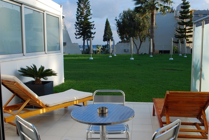 Imagen de los exteriores del Hotel Frixos Suites Apts. Foto 8