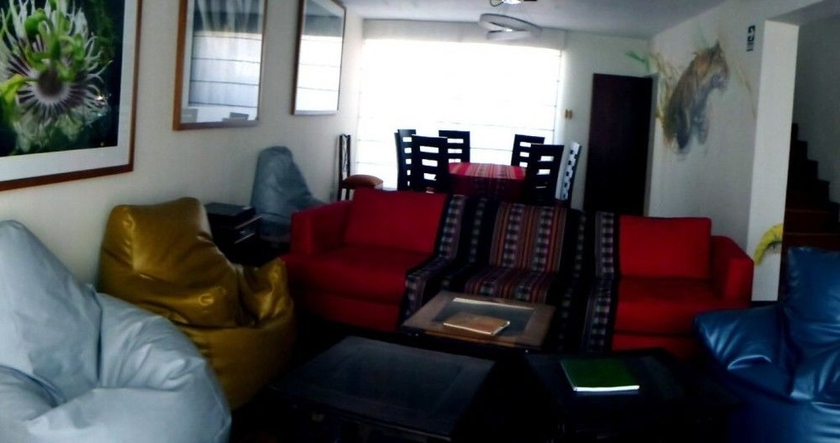 Imagen de los interiores del Hotel Froguesthouse. Foto 13