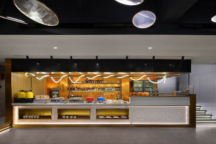 Imagen del bar/restaurante del Hotel From.k Changsha Wuyi Square Ifs. Foto 9