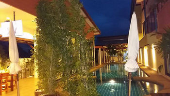 Imagen de la piscina del Hotel Front Beach, Hua Hin. Foto 6