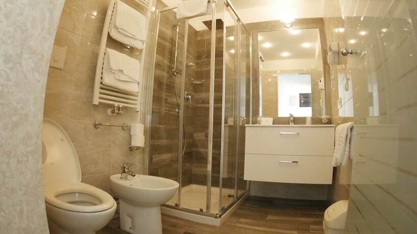 Imagen de la habitación del Hotel Front Lake Villa Paradiso Suite. Foto 12