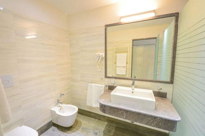 Imagen de la habitación del Hotel Front Lake Villa Paradiso Suite. Foto 18