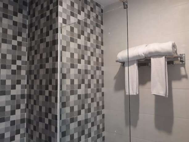 Imagen de la habitación del Hotel Front One Airport Solo. Foto 7