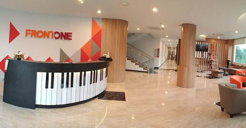 Imagen de los interiores del Hotel Front One Airport Solo. Foto 14