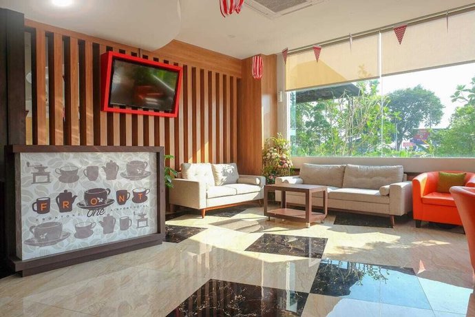 Imagen de los interiores del Hotel Front One Airport Solo. Foto 15