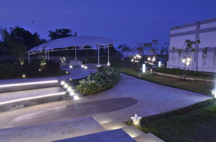 Imagen general del Hotel Front One Akshaya Karawang. Foto 1