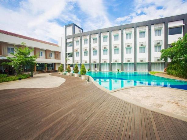 Imagen general del Hotel Front One Akshaya Karawang. Foto 4
