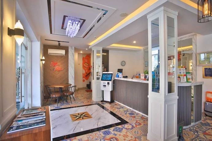 Imagen de los interiores del Hotel Front One Cabin Slamet Riyadi Solo. Foto 11