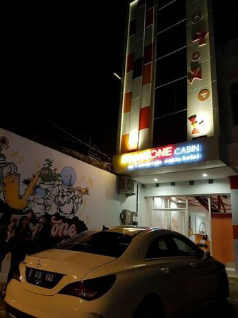 Imagen general del Hotel Front One Cabin Tirtonadi Solo. Foto 2