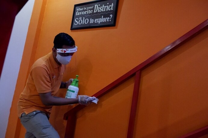 Imagen general del Hotel Front One Cabin Tirtonadi Solo. Foto 6