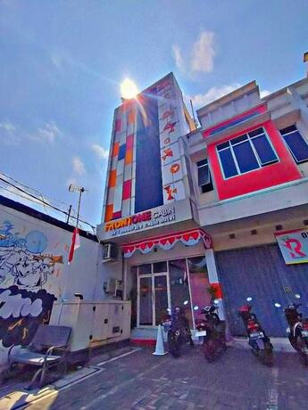 Imagen general del Hotel Front One Cabin Tirtonadi Solo. Foto 10