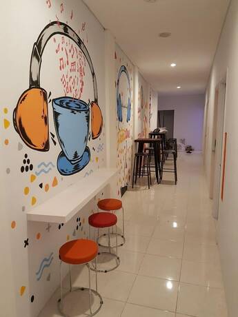 Imagen general del Hotel Front One Cabin Tirtonadi Solo. Foto 11