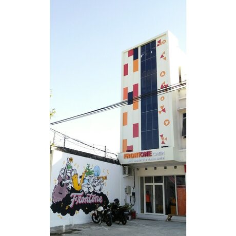 Imagen general del Hotel Front One Cabin Tirtonadi Solo. Foto 1