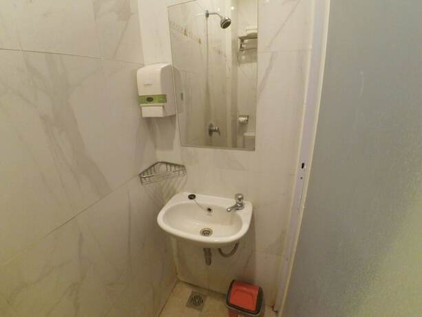 Imagen de la habitación del Hotel Front One Cabin Tirtonadi Solo. Foto 27