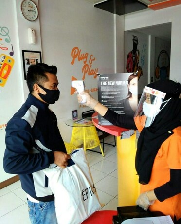 Imagen de los interiores del Hotel Front One Cabin Tirtonadi Solo. Foto 29