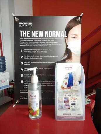 Imagen de los interiores del Hotel Front One Cabin Tirtonadi Solo. Foto 30