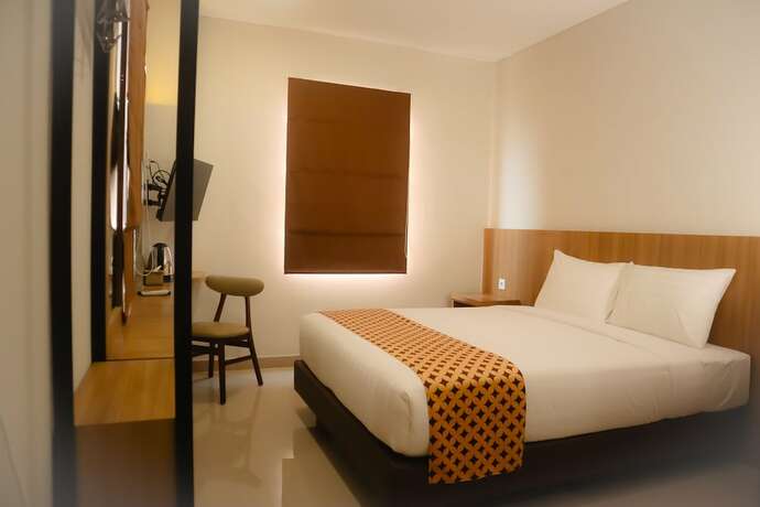 Imagen de la habitación del Hotel Front One Gombong. Foto 14